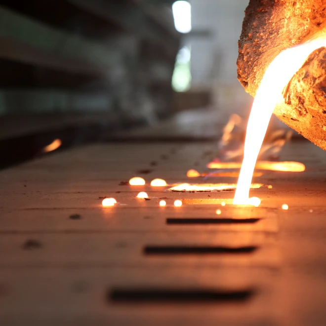 Iron molten metal