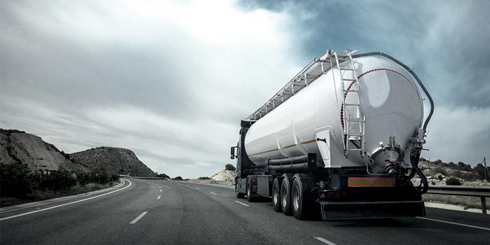 Truck driving on the motorway | Atradius 
